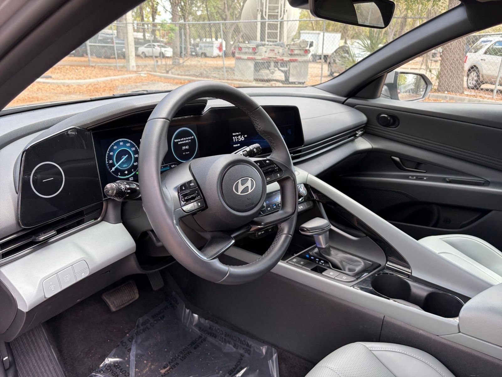 Used 2025 Hyundai Elantra Limited FWD image 36