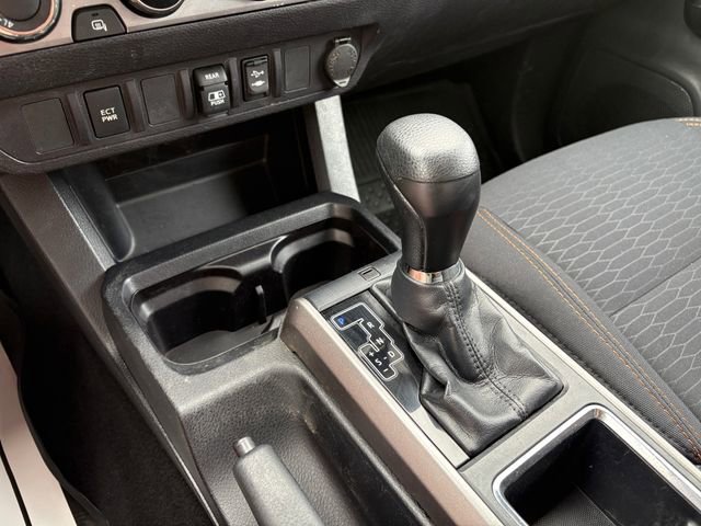 Used 2018 Toyota Tacoma SR5 AWD/4WD image 17