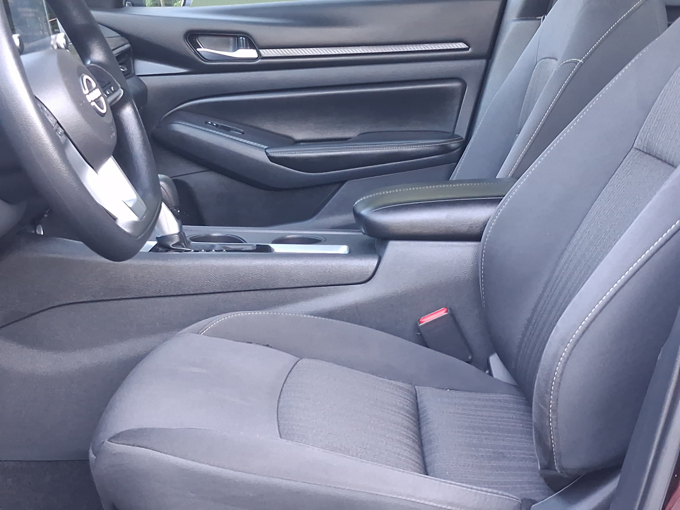 Used 2025 Nissan Altima 2.5 SV FWD image 10