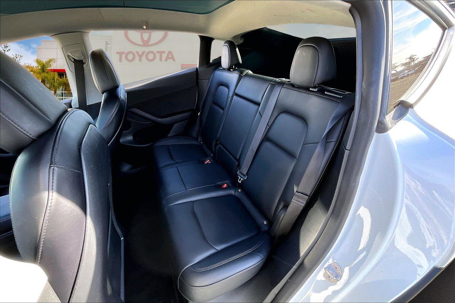 Used 2022 Tesla Model Y Long Range image 24