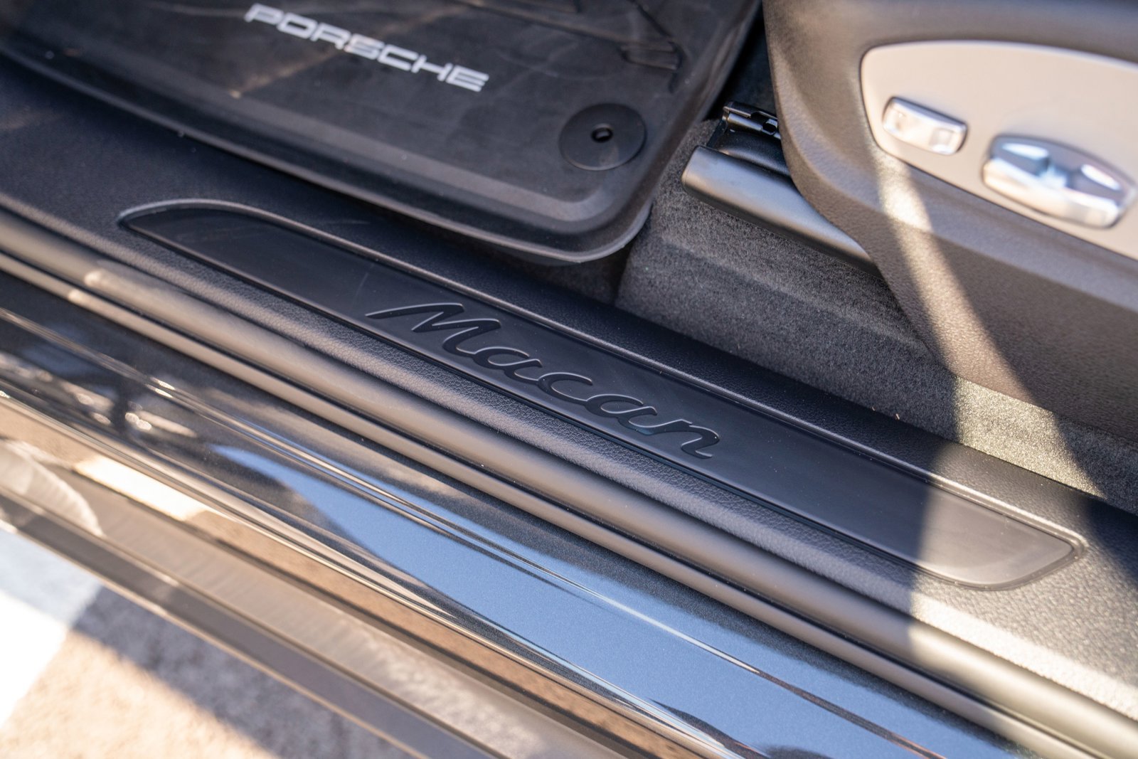 New 2026 Porsche Macan AWD/4WD image 12
