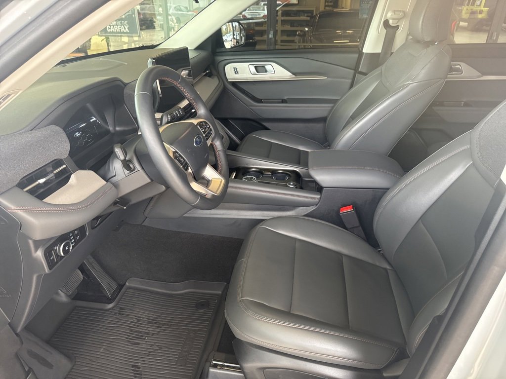 Certified 2025 Ford Explorer Active w/ Active Comfort Package image 8