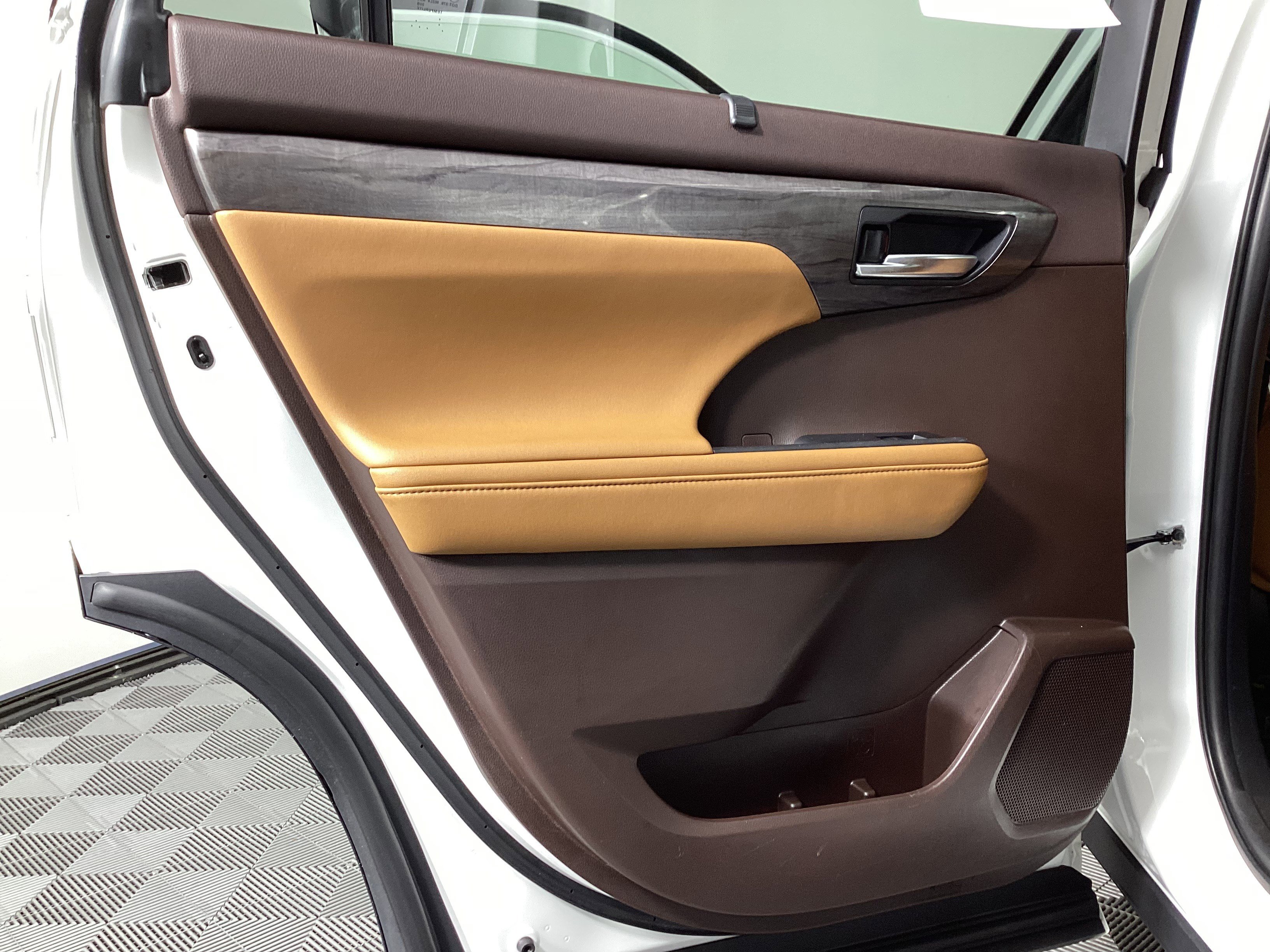 Used 2022 Toyota Highlander Platinum image 28