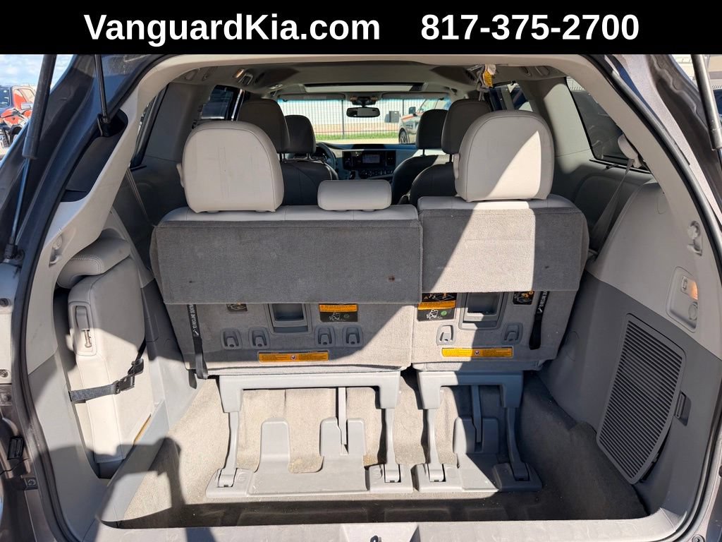 Used 2014 Toyota Sienna XLE FWD image 27