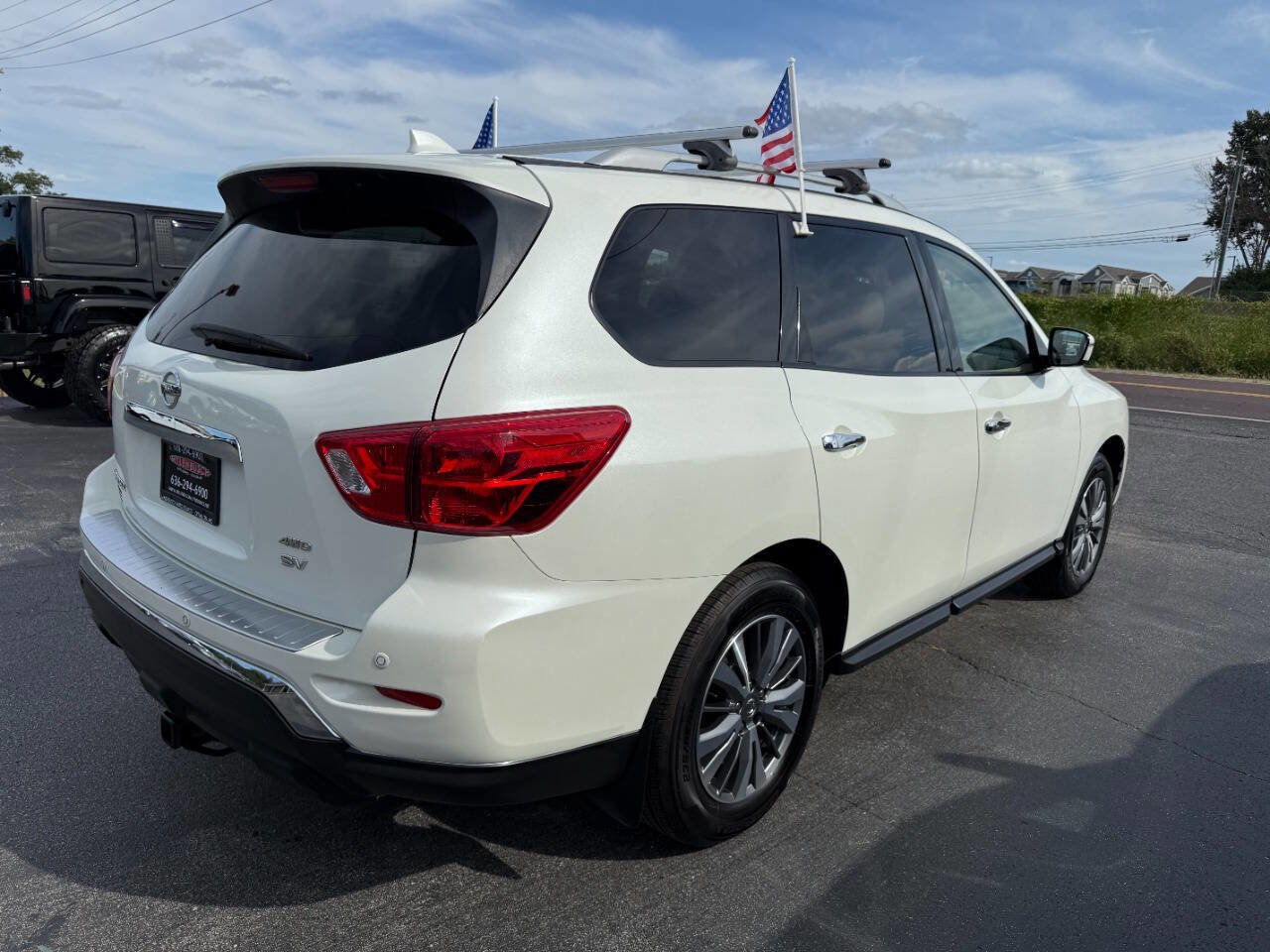 Used 2020 Nissan Pathfinder SV image 5