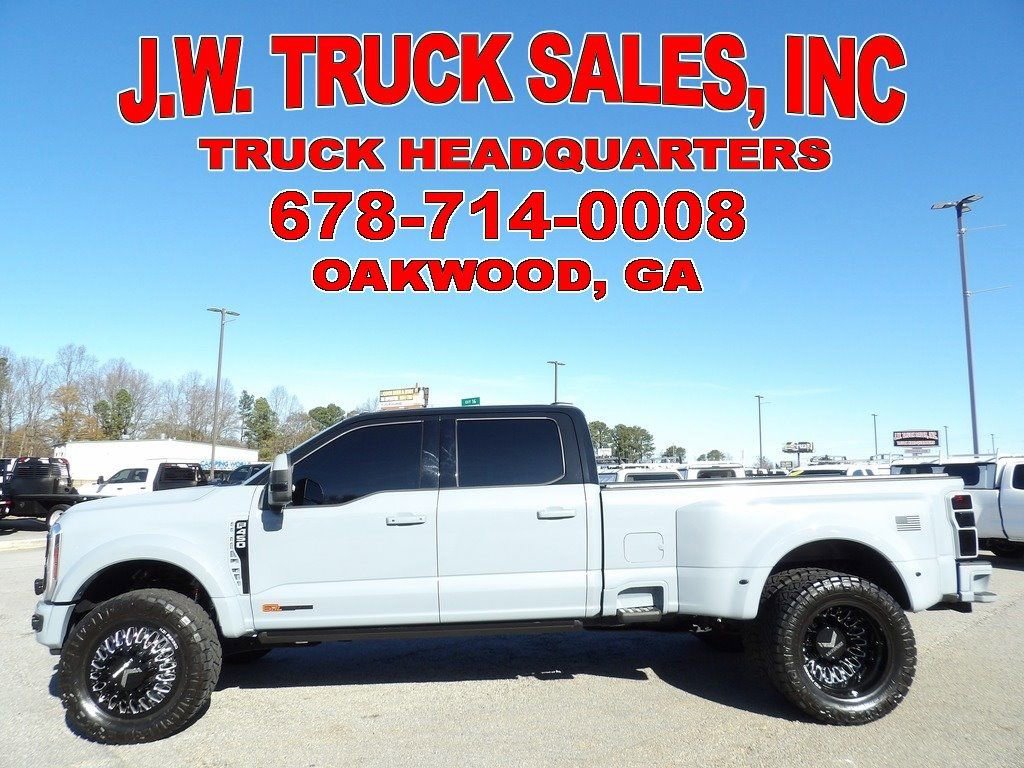 Used 2025 Ford F450 Platinum w/ FX4 Off-Road Package image 2