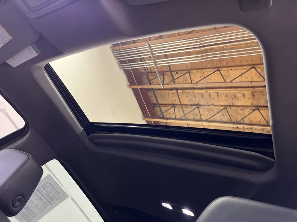 Used 2022 Chevrolet Silverado 1500 LTZ w/ LTZ Premium Package image 32