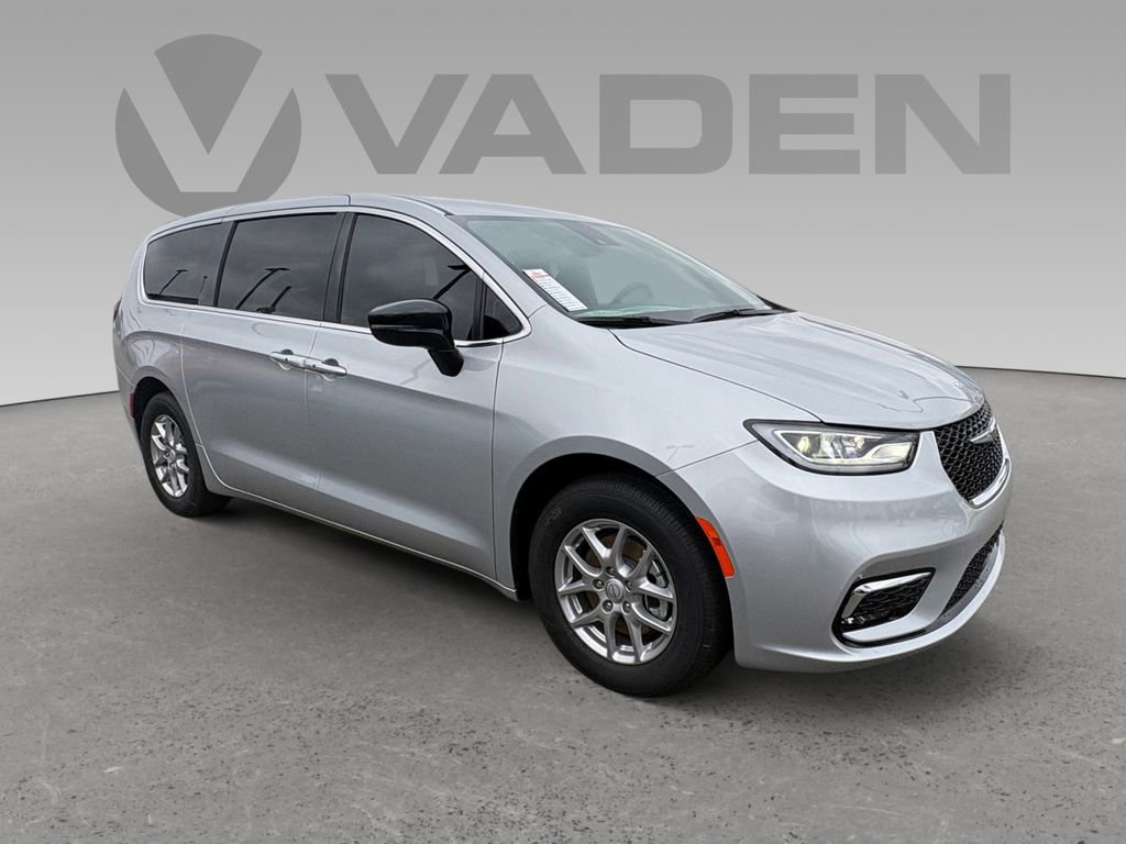 New 2026 Chrysler Pacifica Select