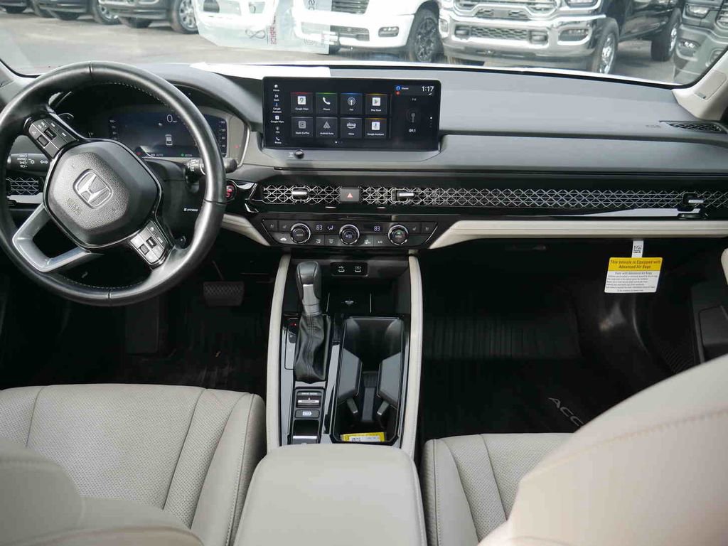 Used 2024 Honda Accord Touring image 4