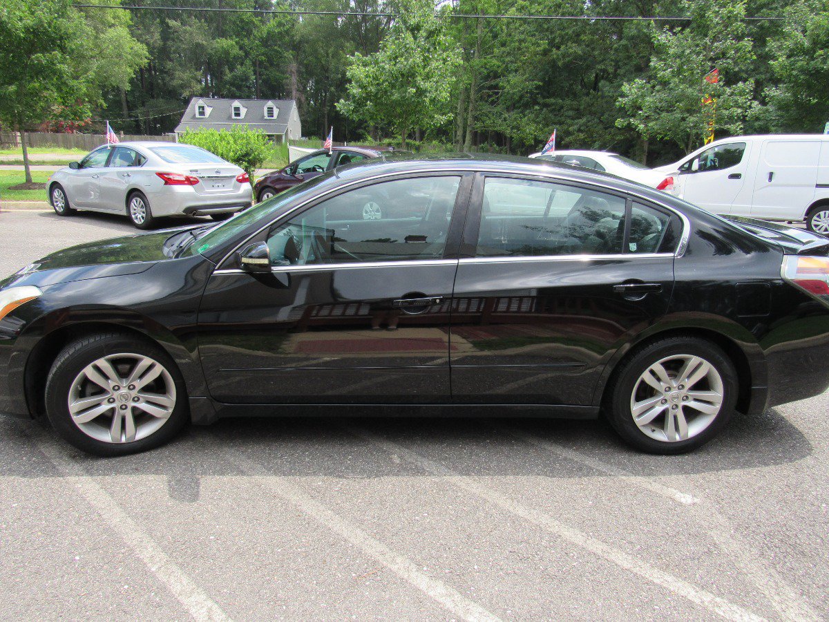 Used 2012 Nissan Altima 3.5 SR w/ Sport Pkg FWD image 3