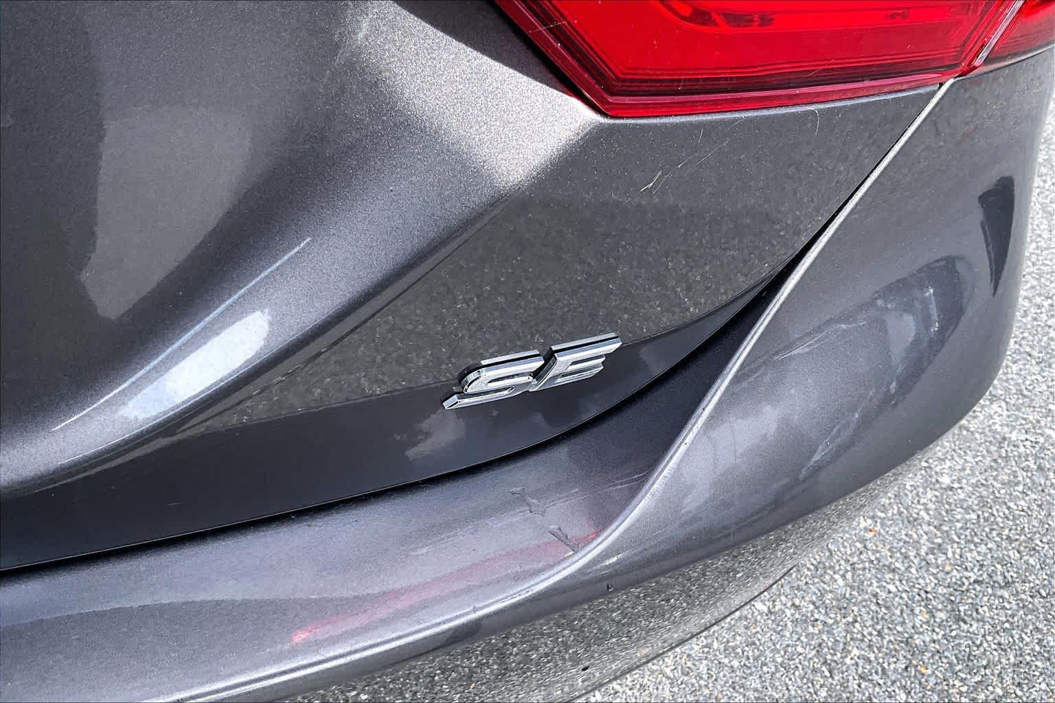 Used 2019 Toyota Camry SE FWD image 10