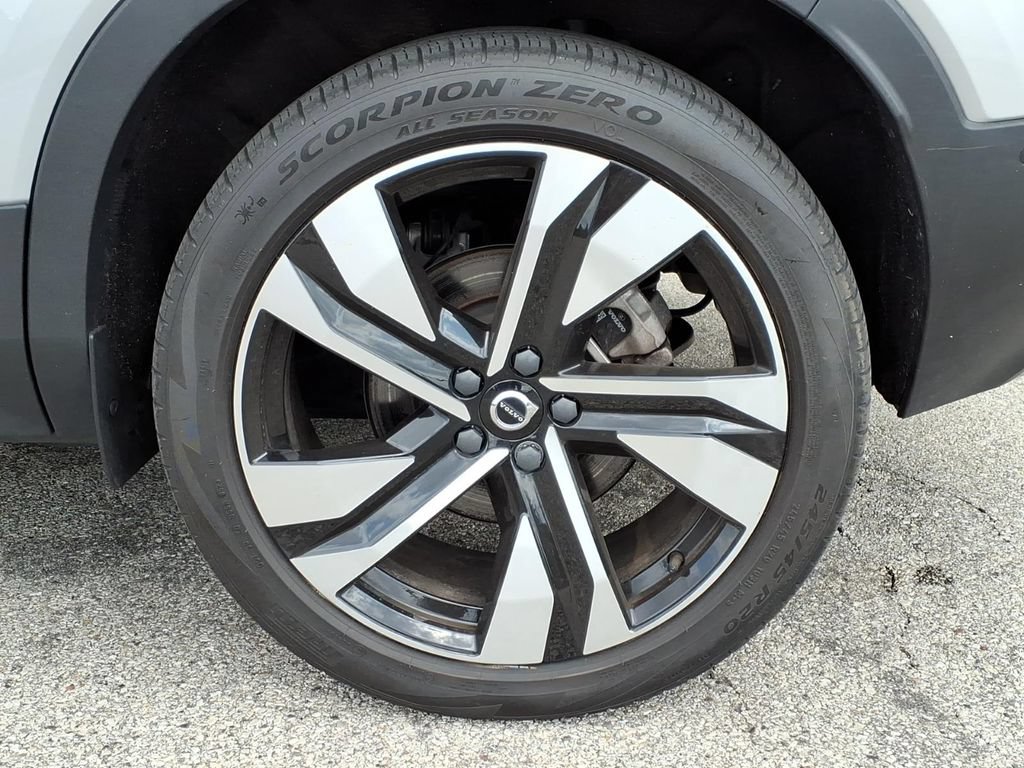 Certified 2023 Volvo XC40 B5 Ultimate w/ Protection Package Premier AWD/4WD image 6