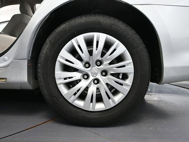 Used 2012 Toyota Camry LE FWD image 11
