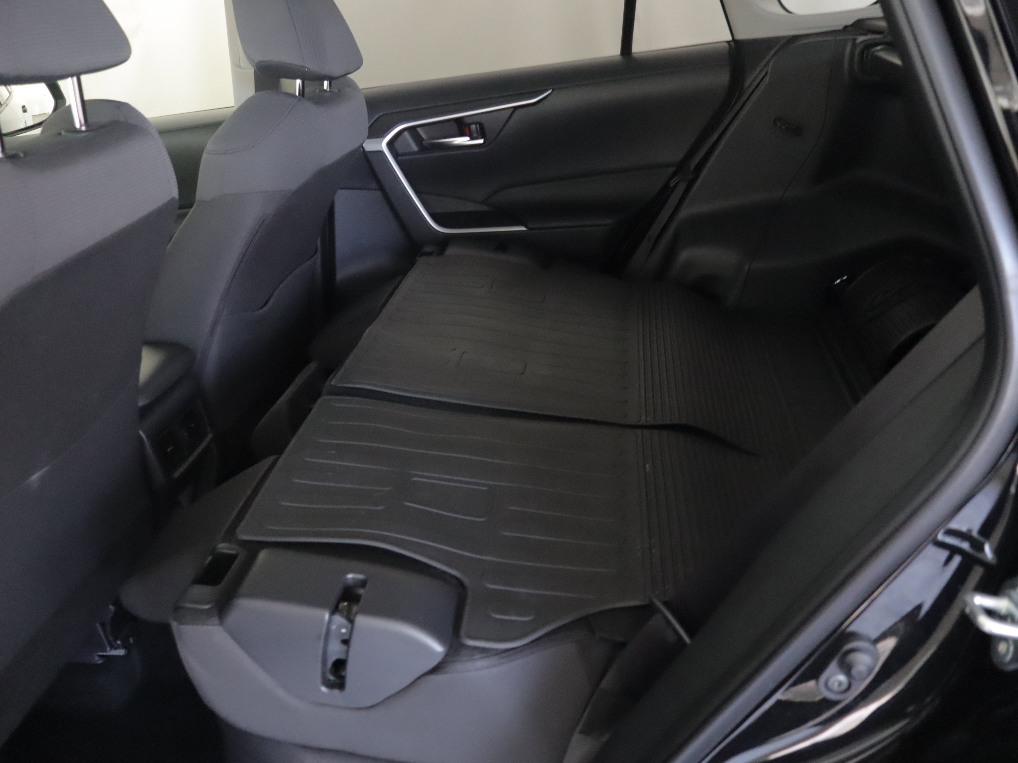 Used 2025 Toyota RAV4 XLE w/ Convenience Package image 22