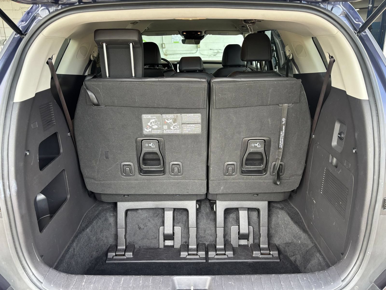 Used 2026 Kia Carnival FWD image 33