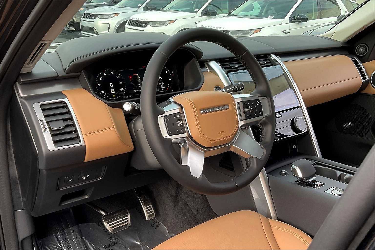 New 2025 Land Rover Discovery Metropolitan Edition image 8