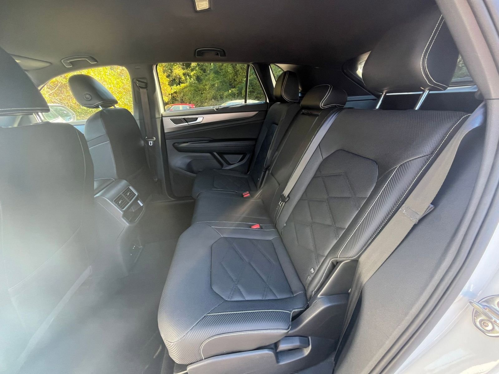 Used 2025 Volkswagen Atlas Cross Sport SE image 32