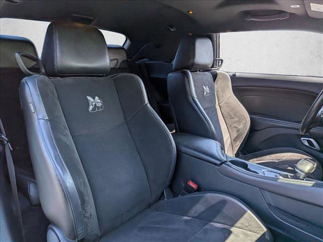 Used 2017 Dodge Challenger R/T Scat Pack w/ Leather Interior Group image 18