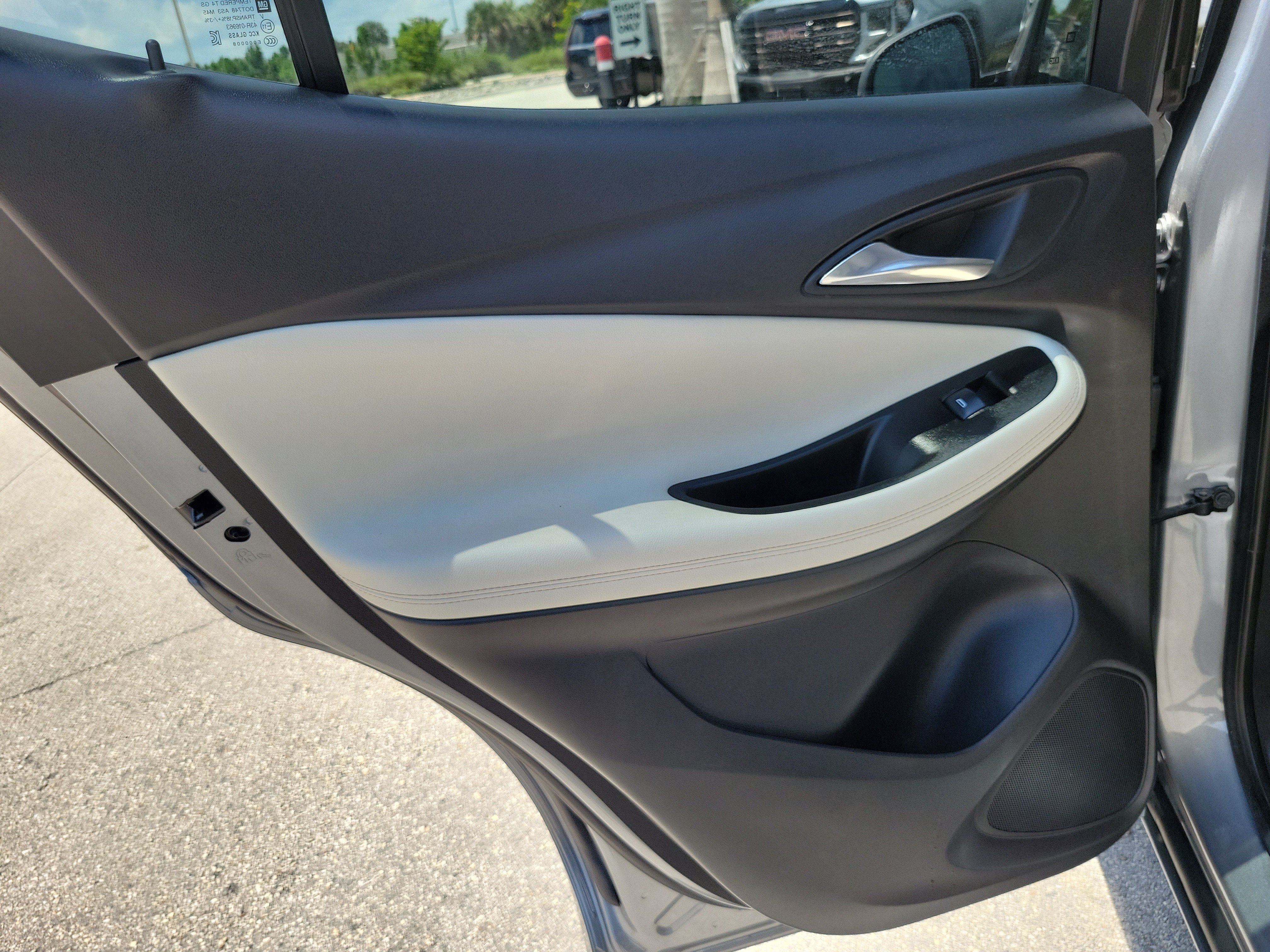 Used 2024 Buick Encore GX Avenir FWD image 25