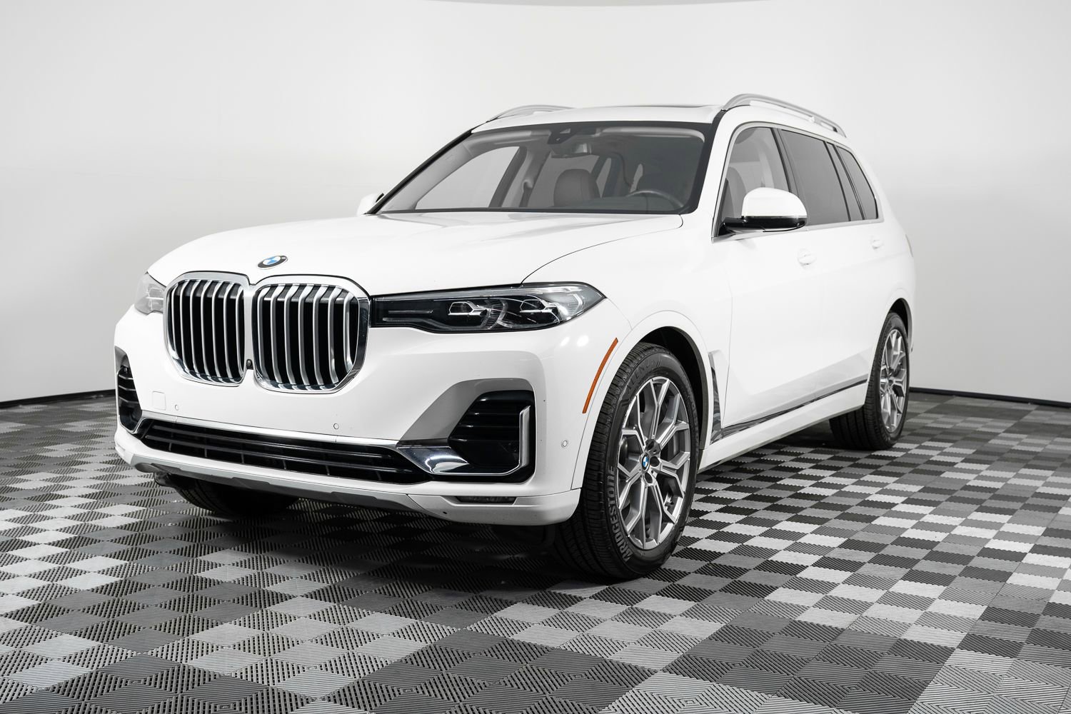 Used 2022 BMW X7 xDrive40i w/ Premium Package image 2