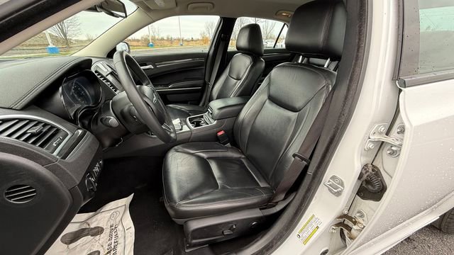 Used 2022 Chrysler 300 Touring L image 16