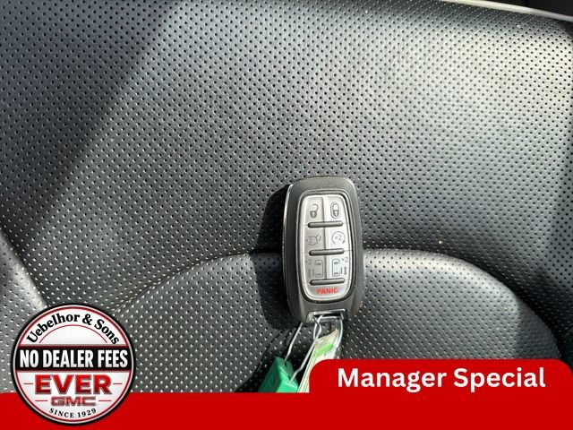 Used 2024 Chrysler Pacifica Limited FWD image 36