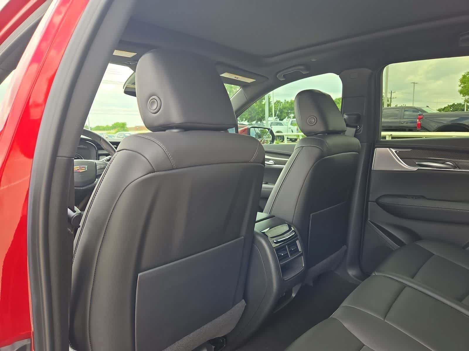 Used 2024 Cadillac XT5 Sportv AWD/4WD image 16