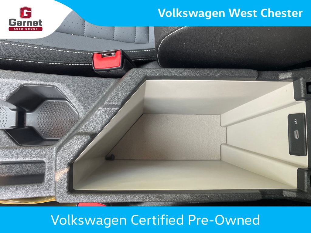 Certified 2025 Volkswagen Jetta SE w/ Black Wheel Package FWD image 22
