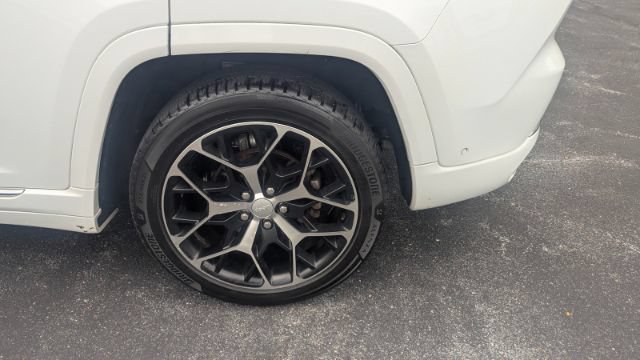 Used 2023 Jeep Grand Cherokee Summit AWD/4WD image 10