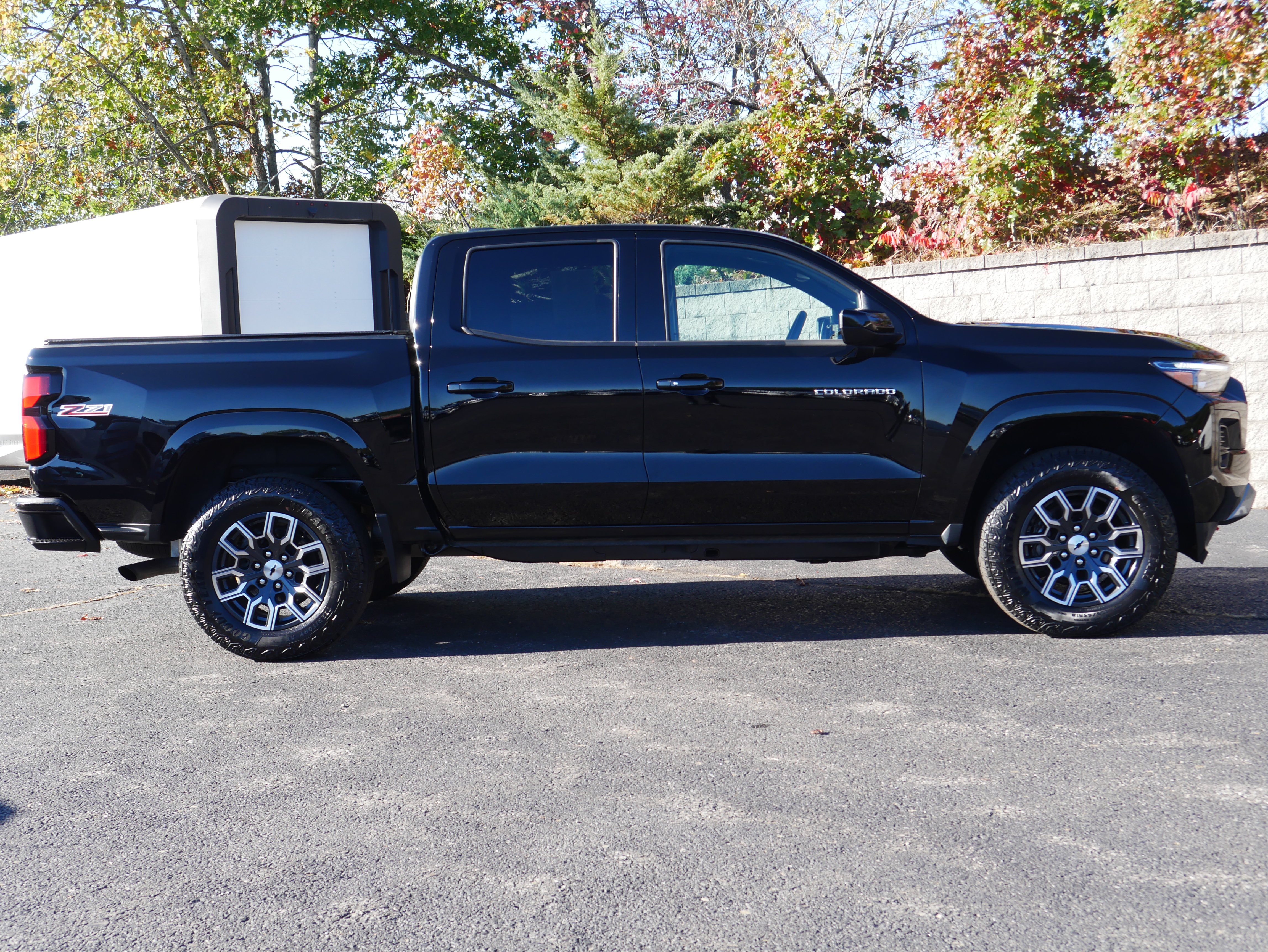 Used 2023 Chevrolet Colorado Z71 w/ Z71 Convenience Package 2 AWD/4WD image 9