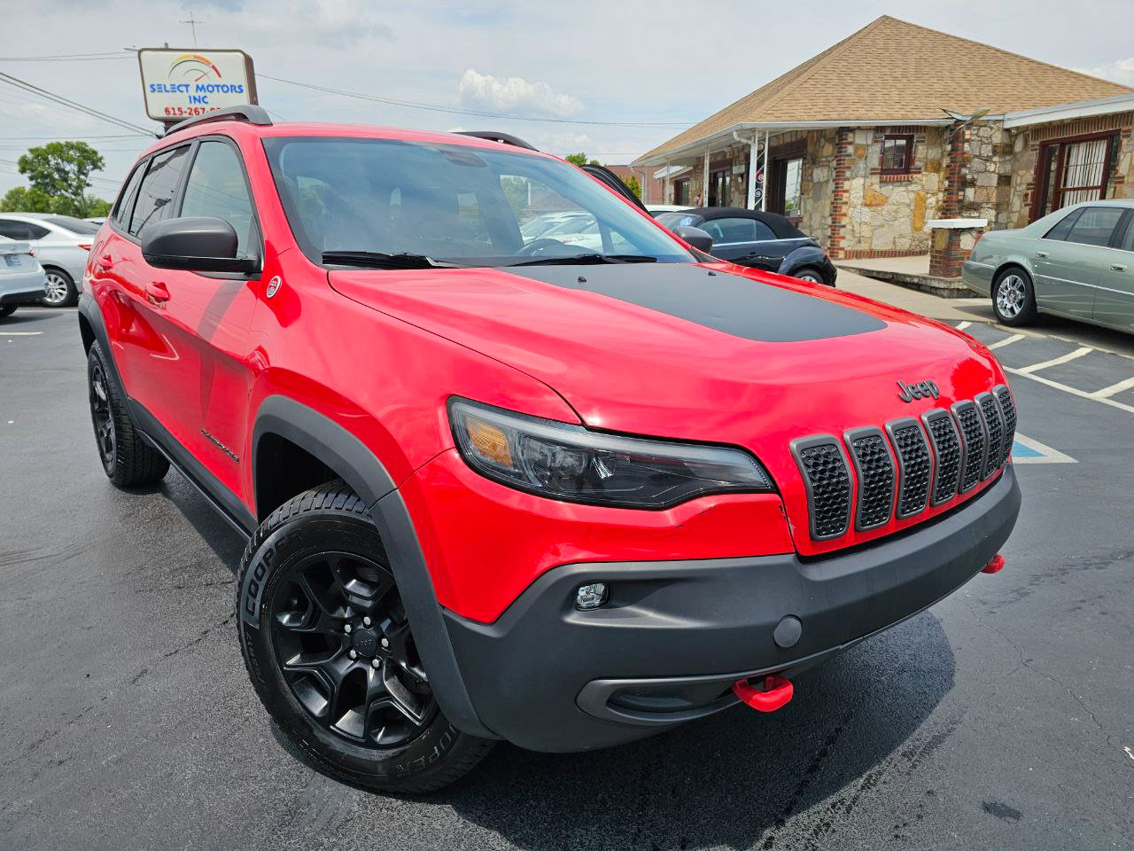 Used 2019 Jeep Cherokee Trailhawk w/ Cold Weather Group image 7