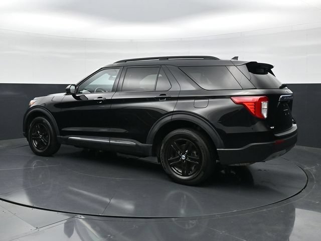 Used 2023 Ford Explorer XLT w/ Equipment Group 202A AWD/4WD image 7