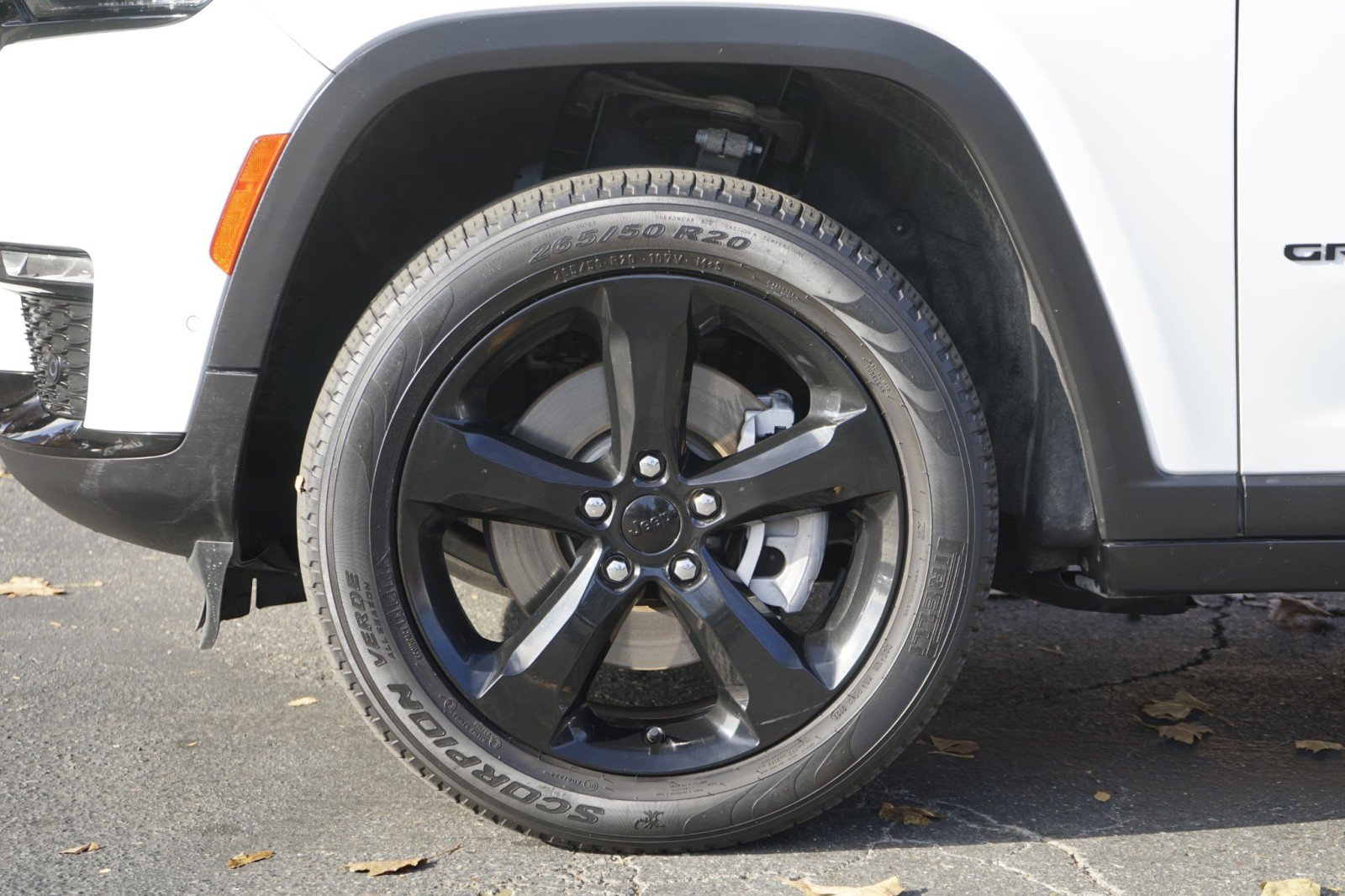 Used 2023 Jeep Grand Cherokee L Limited w/ Luxury Tech Group II image 11