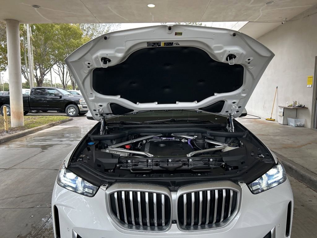 Used 2024 BMW X5 xDrive40i image 11