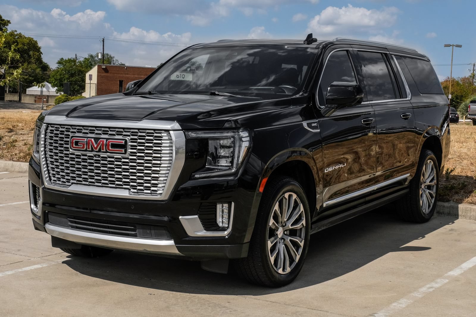 Used 2021 GMC Yukon XL Denali w/ Denali Premium Package RWD image 9