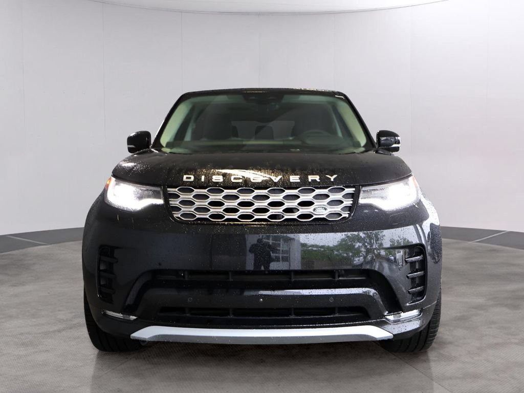 Used 2025 Land Rover Discovery Metropolitan Edition AWD/4WD image 3