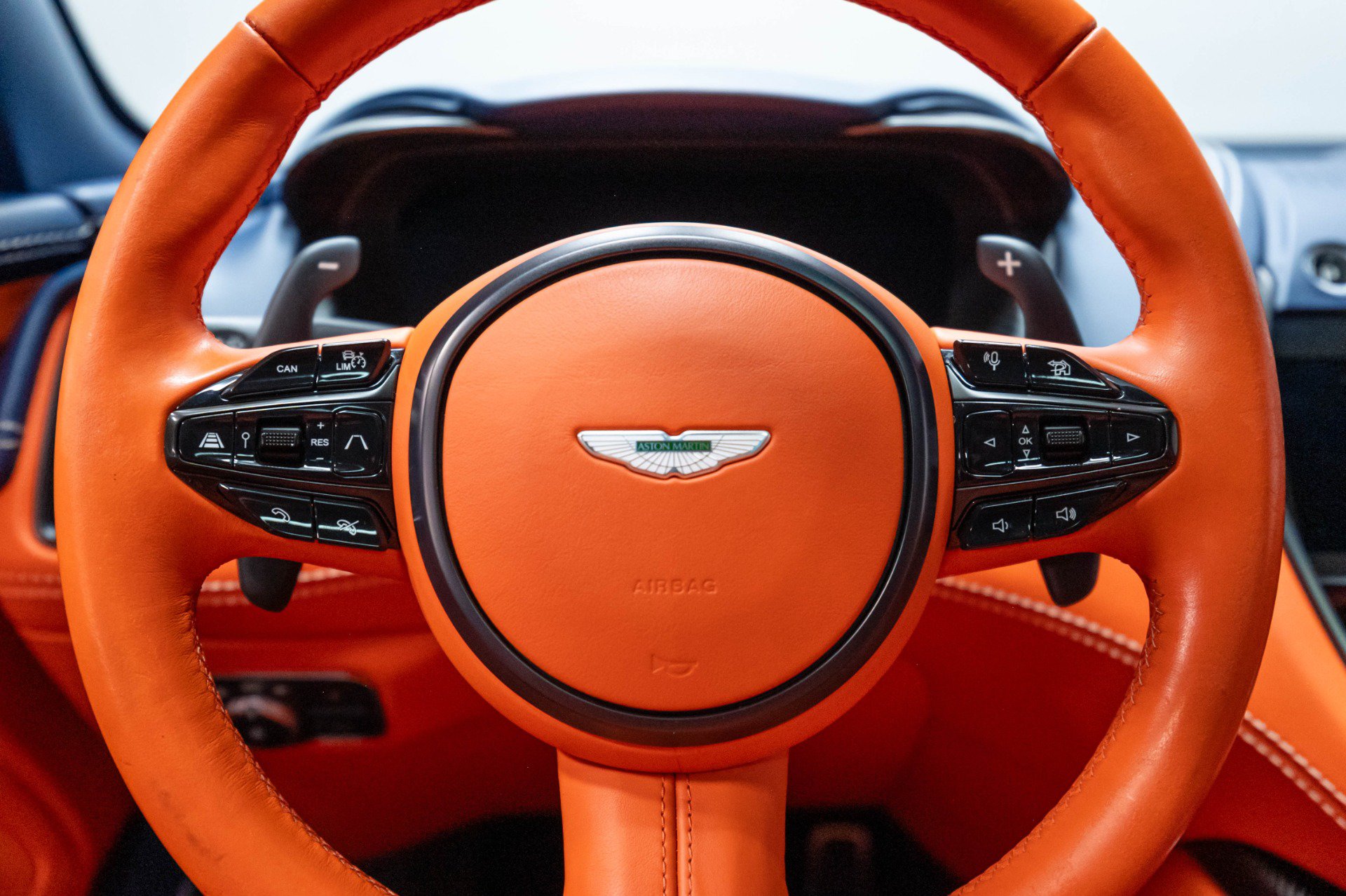 Used 2021 Aston Martin DBX AWD/4WD image 34