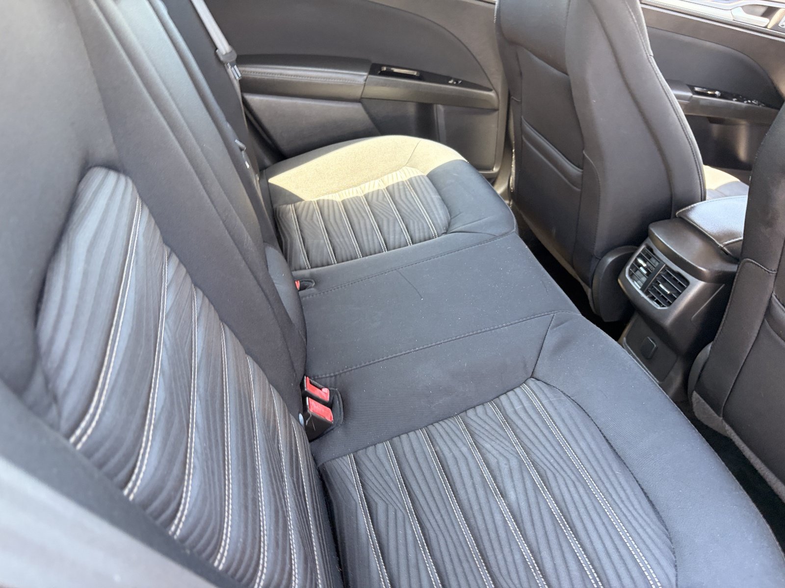 Used 2016 Ford Fusion SE FWD image 14