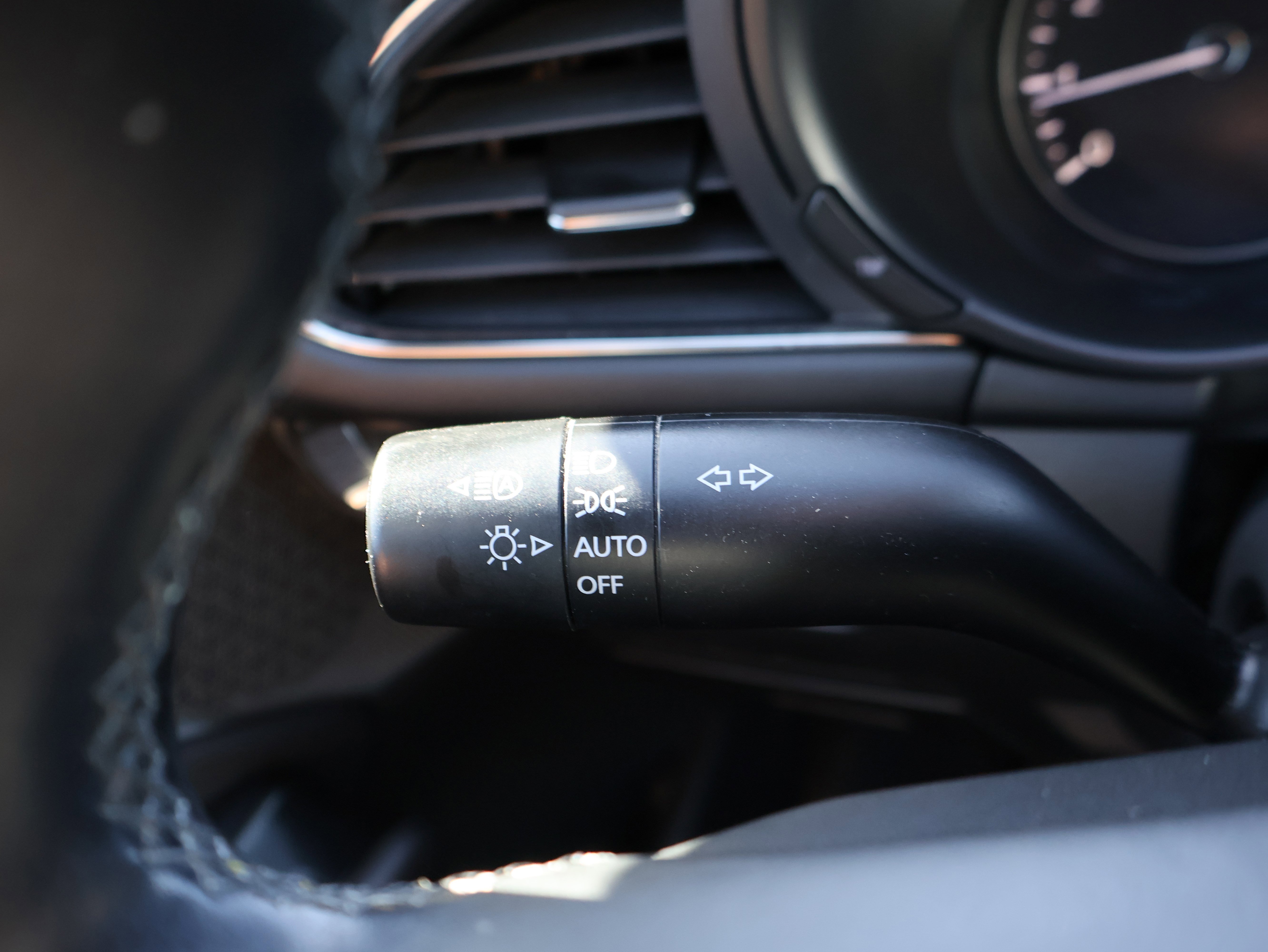 Used 2019 MAZDA MAZDA3 Hatchback w/ Preferred Package image 36