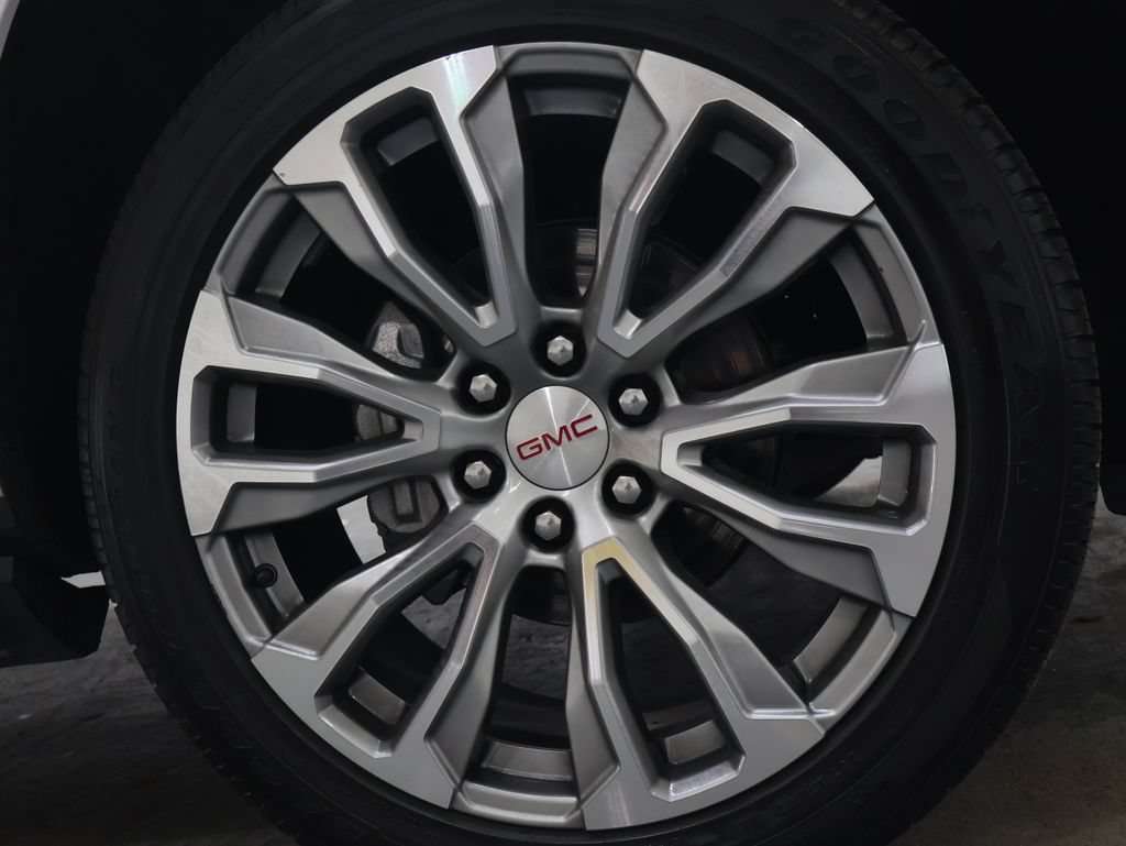 Used 2021 GMC Yukon Denali w/ Denali Premium Package AWD/4WD image 35