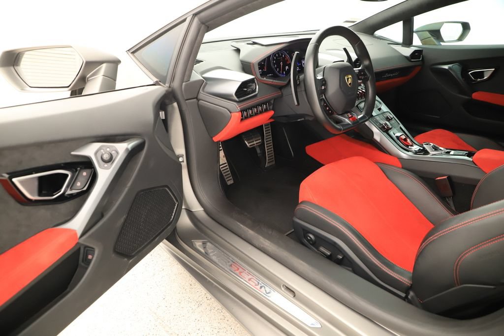 Used 2015 Lamborghini Huracan LP 610-4 AWD/4WD image 14
