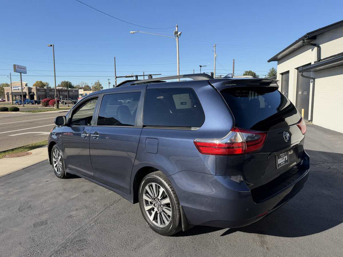 Used 2020 Toyota Sienna XLE Premium AWD/4WD image 4