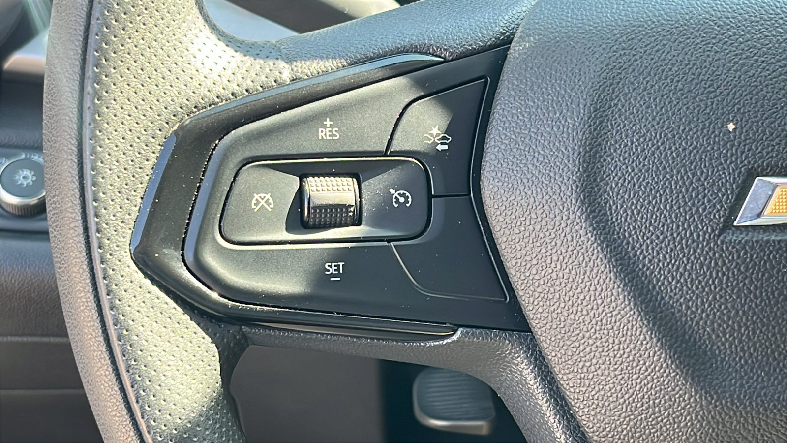 Used 2025 Chevrolet Trax LT FWD image 16