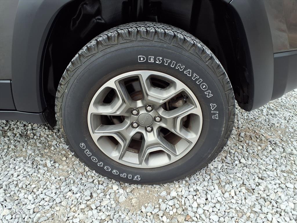 Used 2022 Jeep Cherokee Trailhawk w/ Premium Leather Package image 40