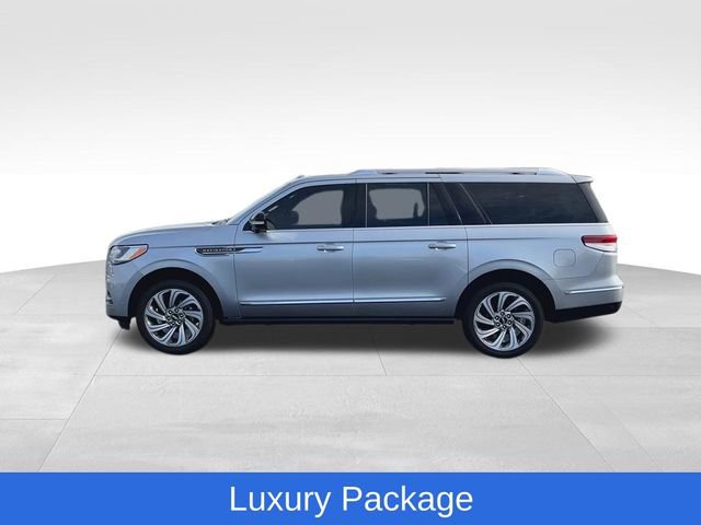 Used 2023 Lincoln Navigator L Reserve image 6