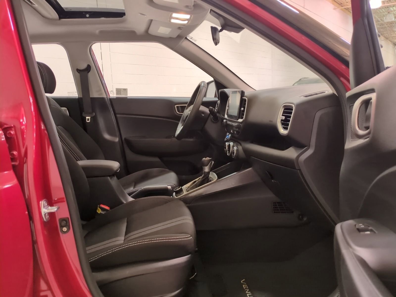 Used 2025 Hyundai Venue SEL image 10