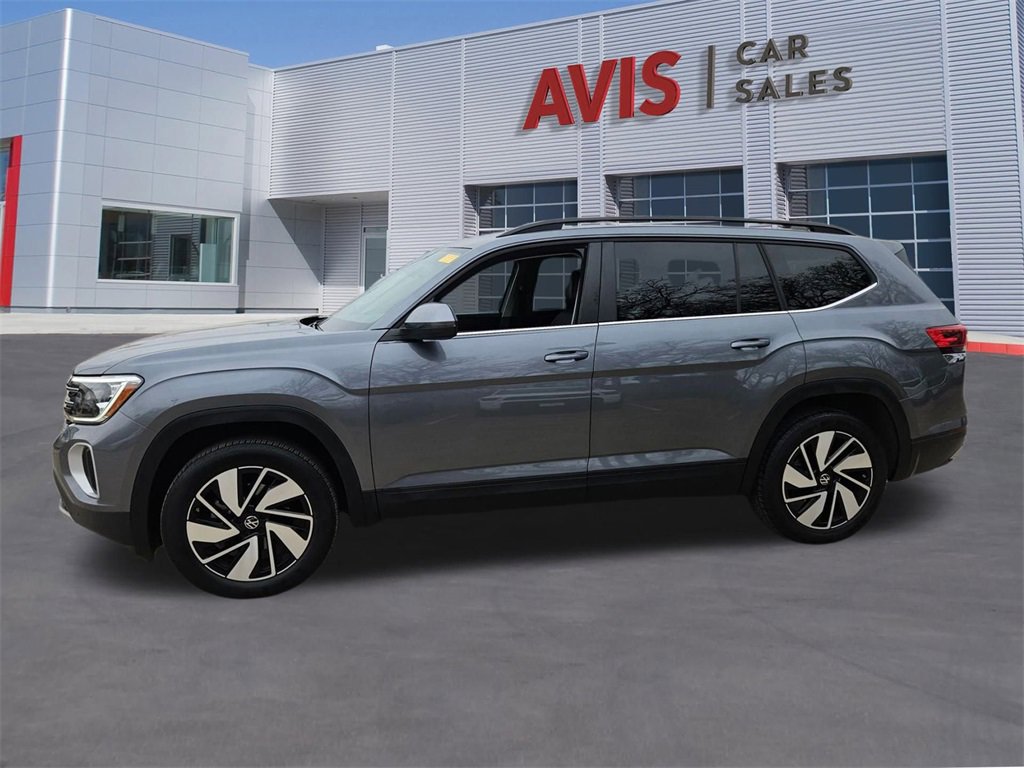 Used 2025 Volkswagen Atlas SE image 2