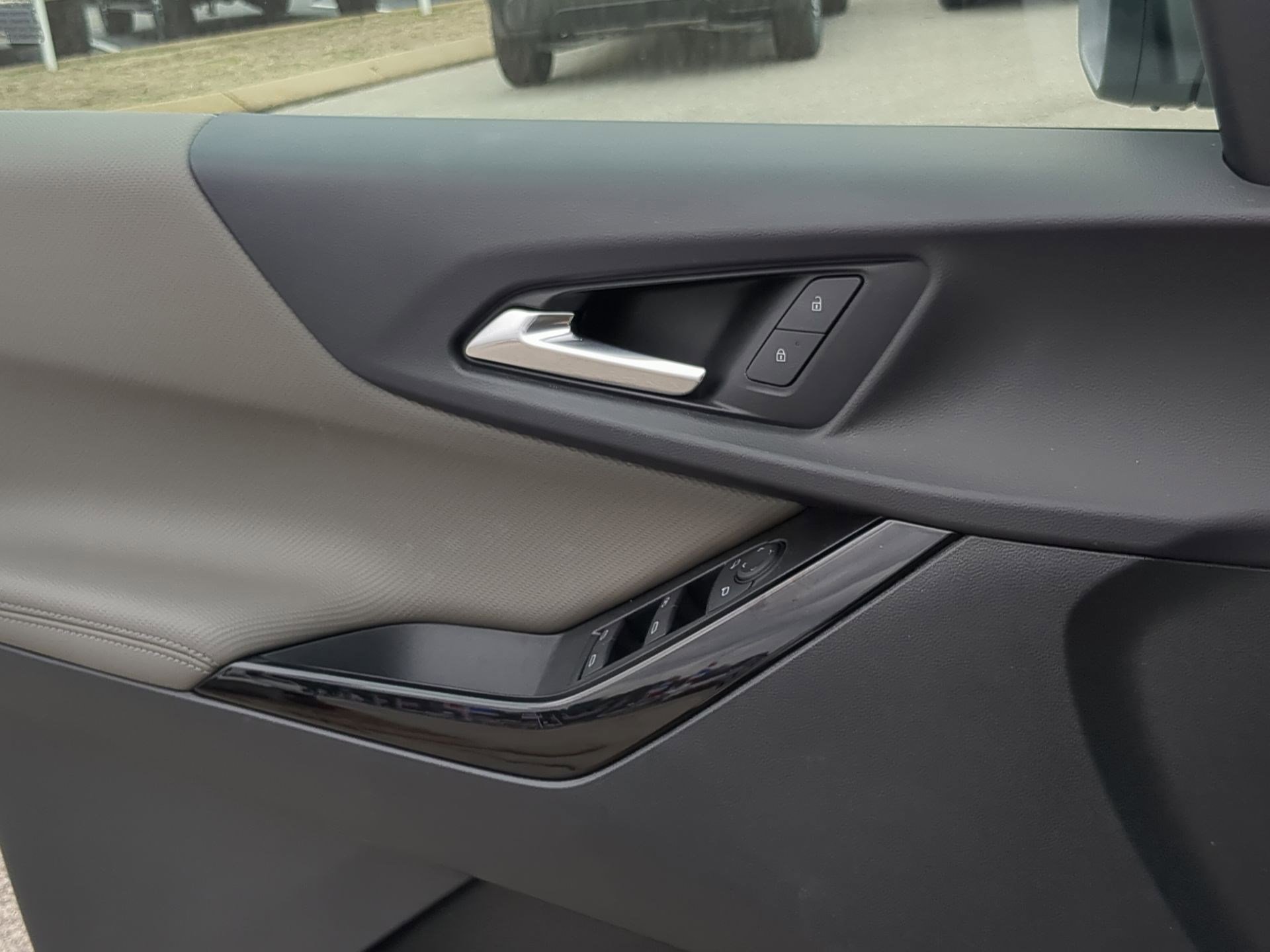 Used 2026 Chevrolet Equinox LT w/ Convenience Package II image 14