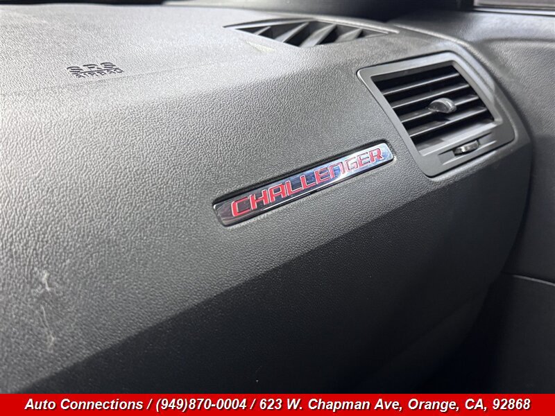 Used 2013 Dodge Challenger SXT RWD image 17