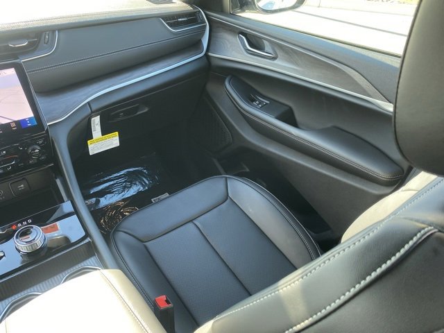 New 2025 Jeep Grand Cherokee Limited image 58